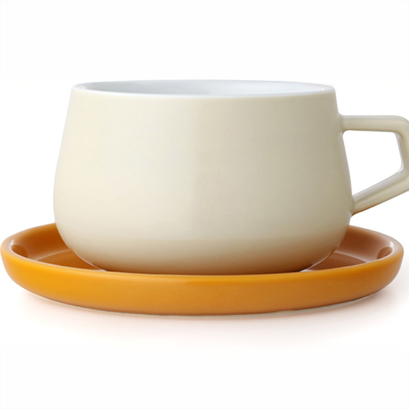 Porzellan Teetasse beige